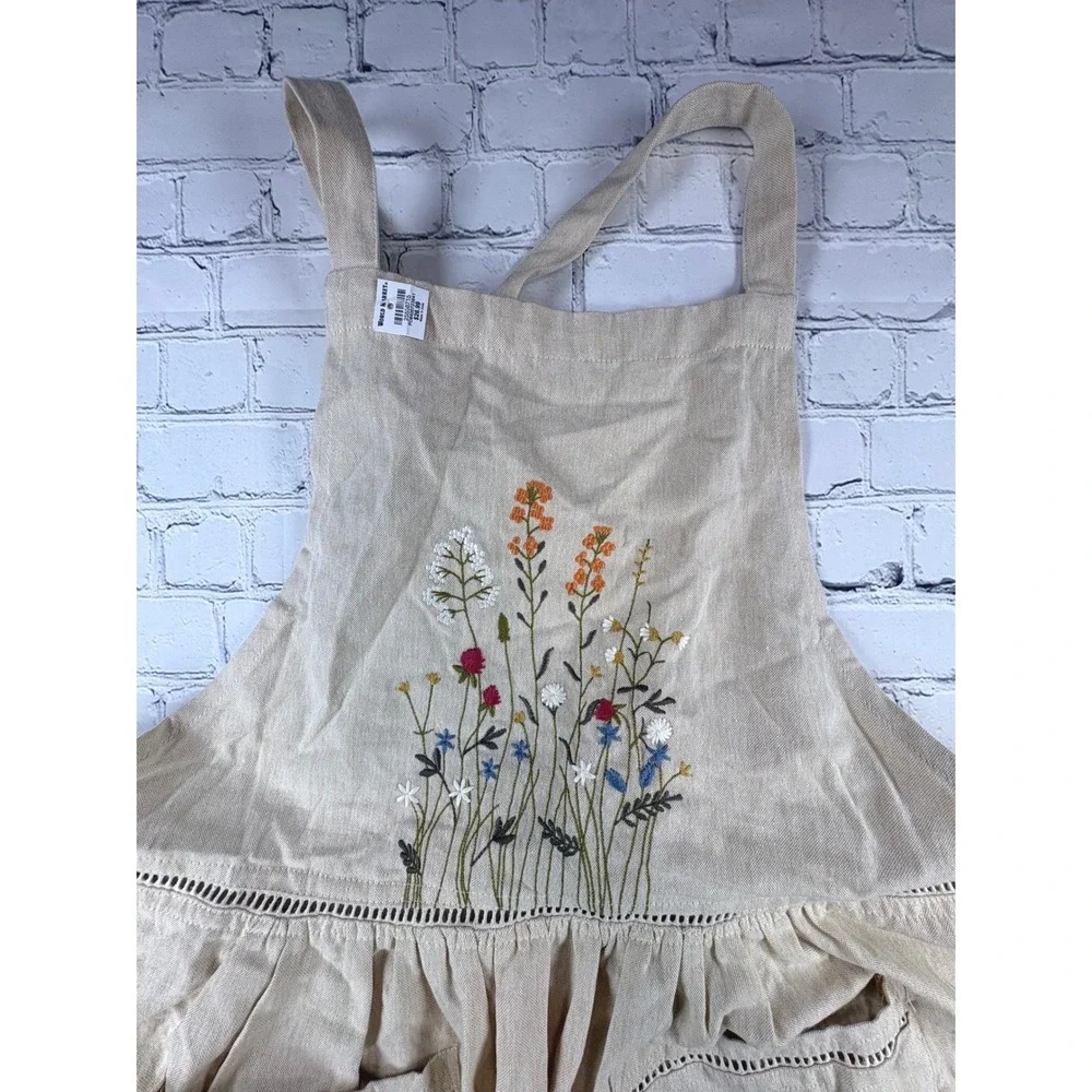 NWT World Market Apron Women OS Beige Good Floral Embroidered Cotton Pockets